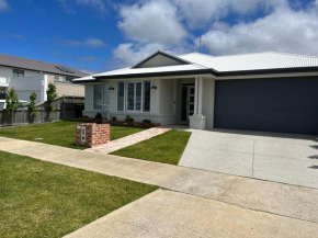 Coastal Hamptons Torquay Getaway